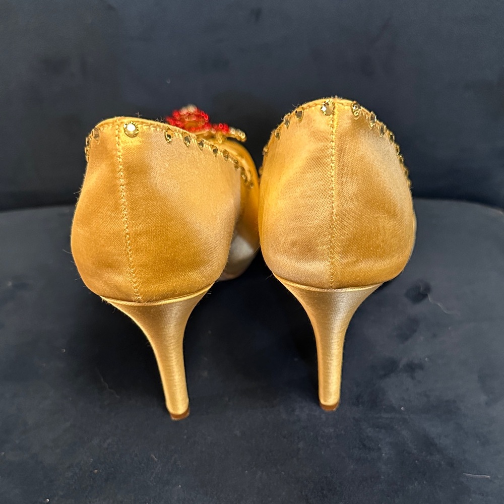 Stunning Gold Heels with Red Floral Accents - Picture 6 of 7